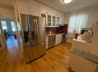 30-48 37th St #1R, Astoria, NY 11103
