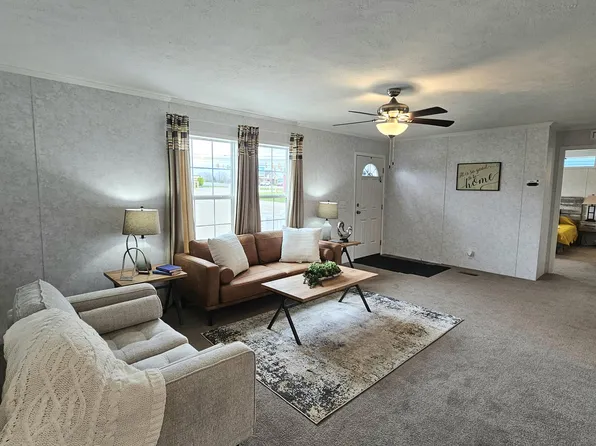 Champion SL4 S & F SUNNY ACRES SALES CENTER Plan, UMH Somerset Sales Center