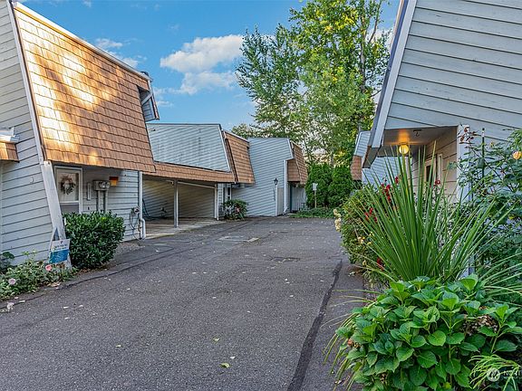 2nd image of 12521 SE 42nd Street