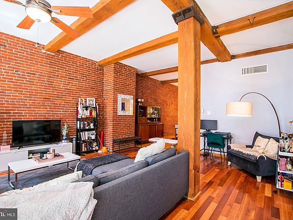 4th image of 122 Chestnut St #24-203