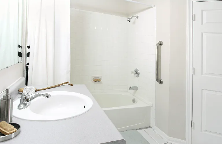 Breckenridge Apartments — Photo 33