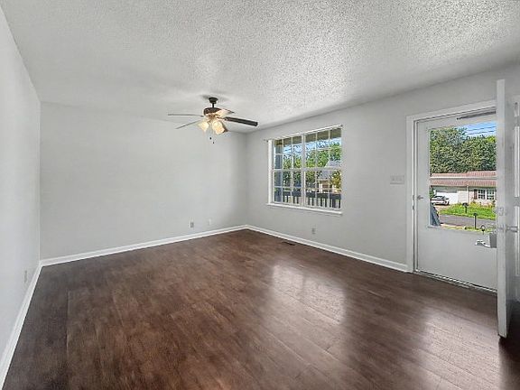 2nd image of 117 Oak Tree Dr