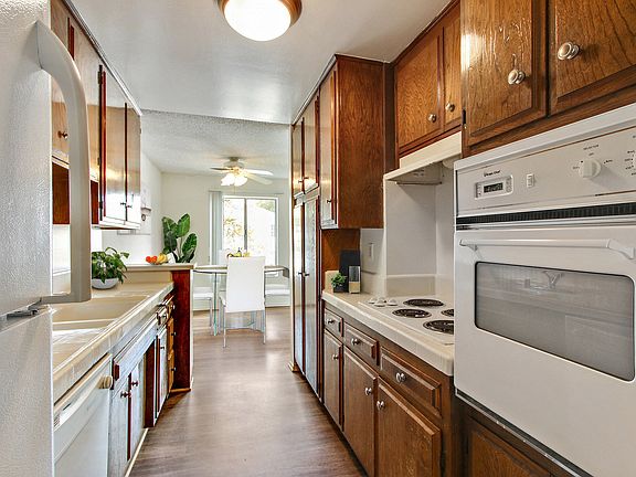 4th image of 433 Kelton Ave #307