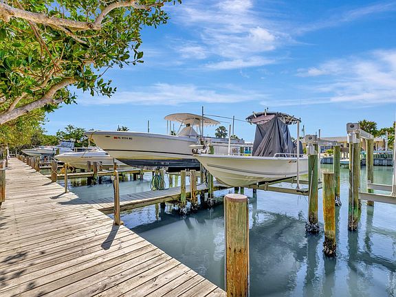 3rd image of 209 River Walk