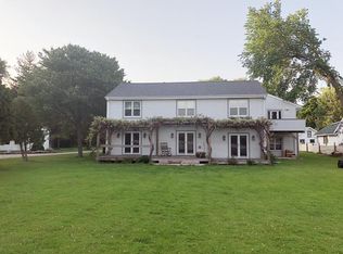 37901 Valley Rd, Oconomowoc, WI 53066