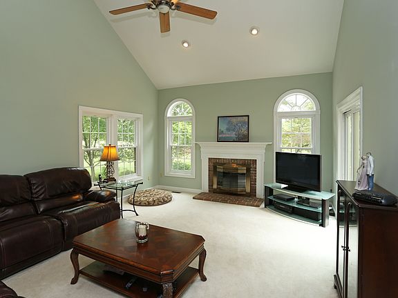 3rd image of 206 Blackhaw Ct