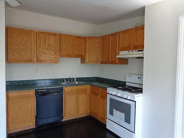 134 Green Ln — Photo 2