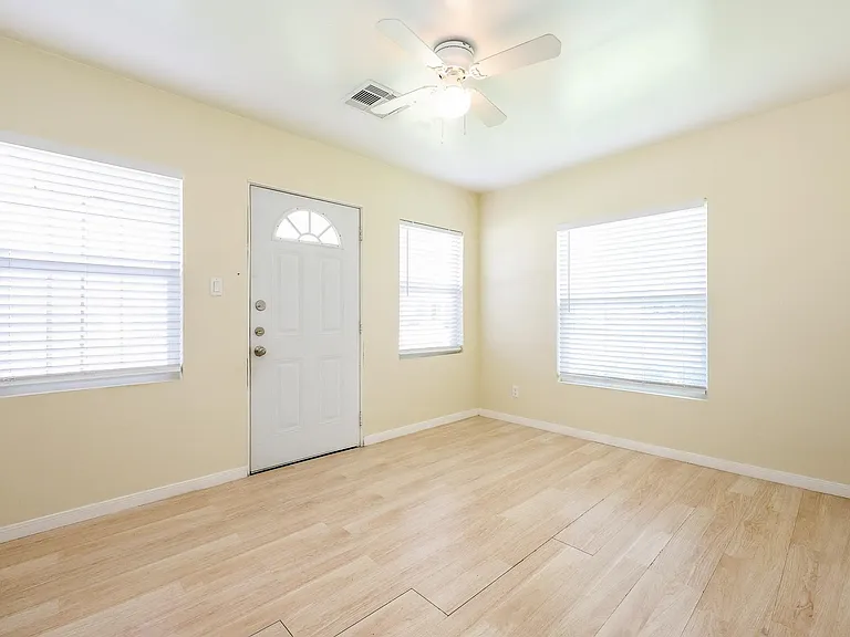 932 Walling St — Photo 14
