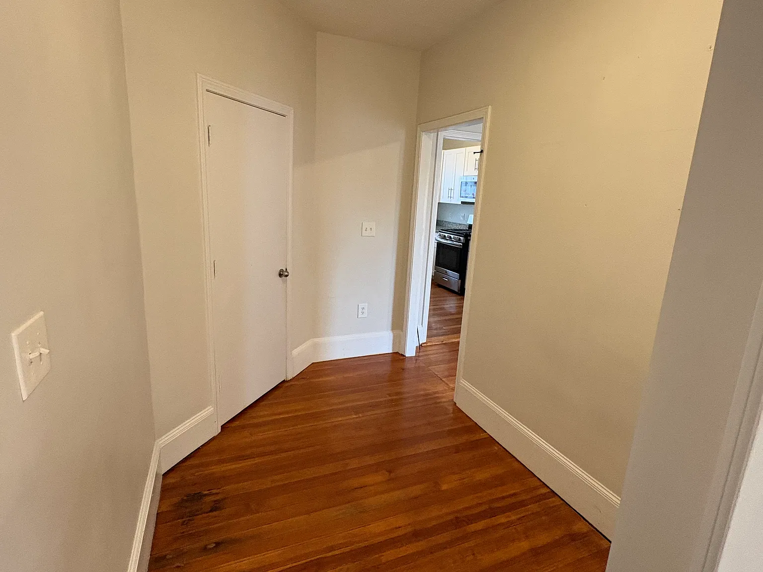 3 bed, 1000 sqft, $3,000 — Photo 4