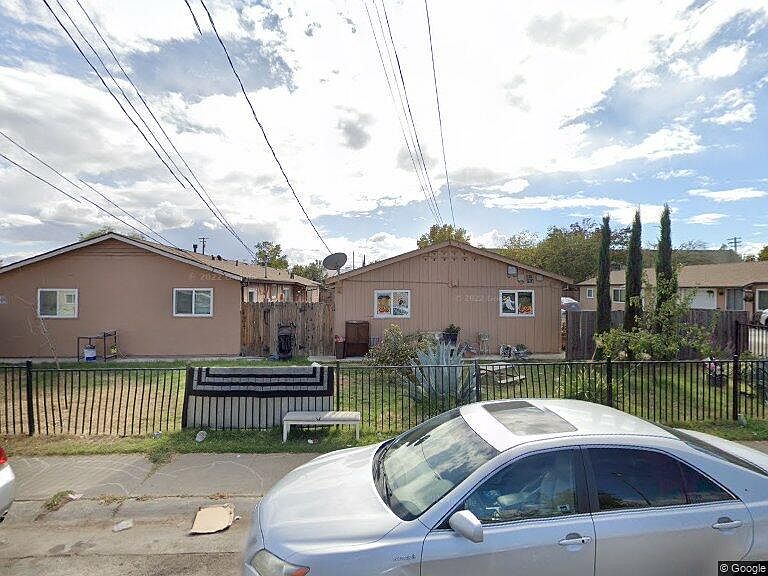 2nd image of 1518 Orlando Way
