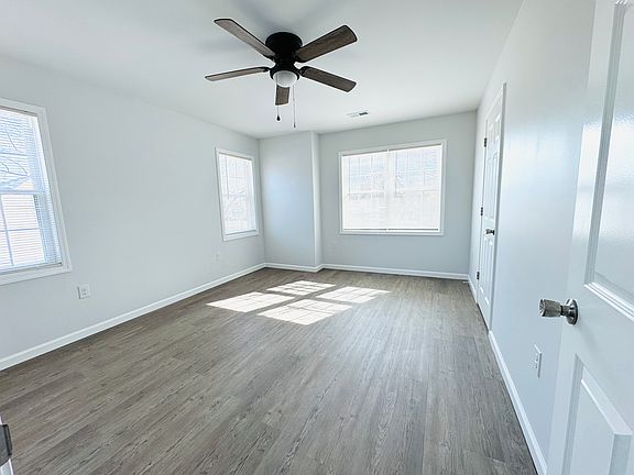 3rd image of 308 W Quinn St