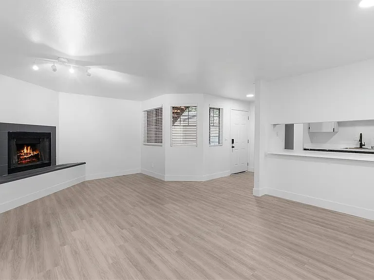 The Rosewood Apartments — Photo 4