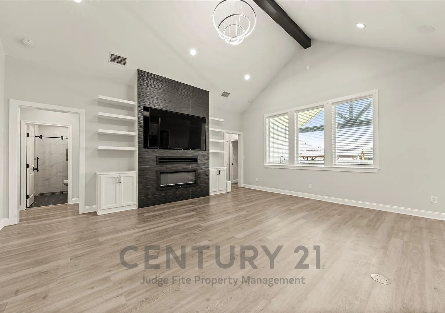 Beautifully Designed 4/3/2 in Highly Sought-After Lorena ISD! — Photo 2