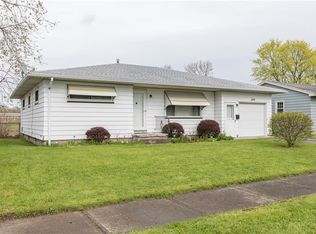 60 Schum Ln, Rochester, NY 14609