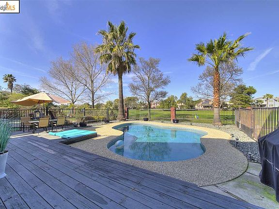 2nd image of 2547 Cherry Hills Dr
