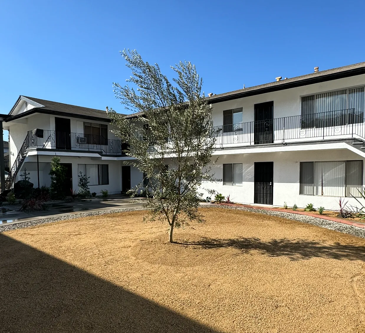 1 bed, 650 sqft, $2,100 — Photo 2