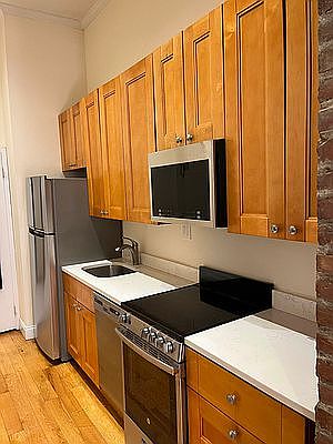 1st image of 18 Saint Marks Pl APT 7