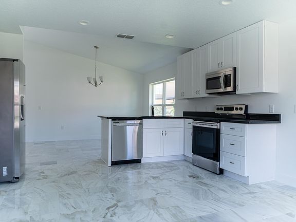 4th image of 433 Jay Ct