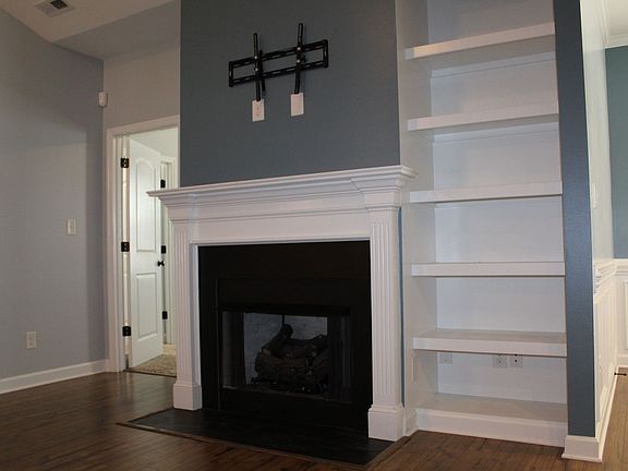 4th image of 415 Graces Farm Rd