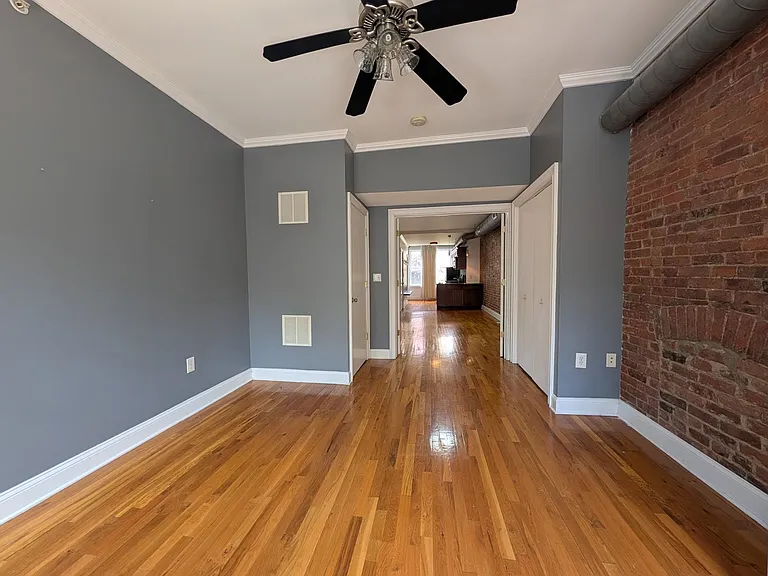 208 6th St #2R — Photo 7