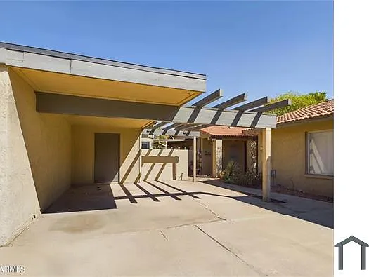 3 bed, 1300 sqft, $2,500 — Photo 2