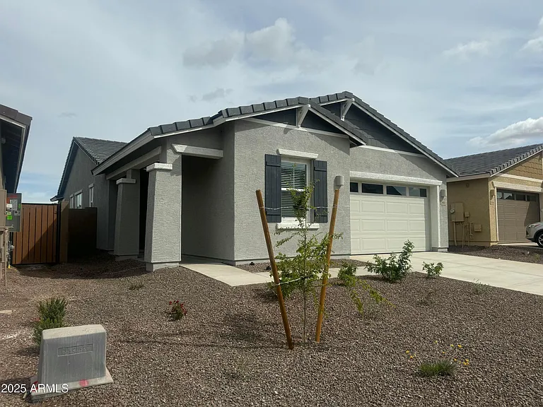2890 E Frontiersman Ln — Photo 2