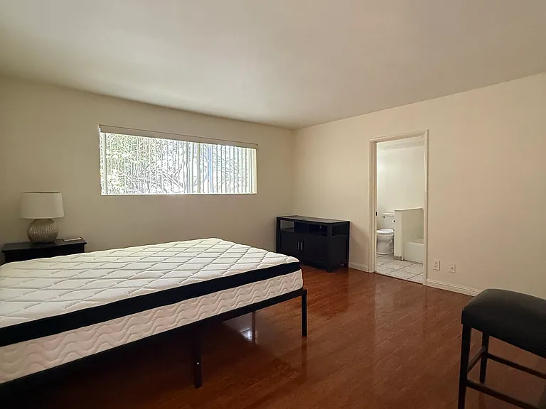 4950 Louise Ave #105 — Photo 13