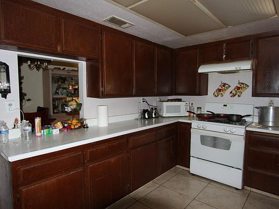 4th image of 15899 Manzanita Ave