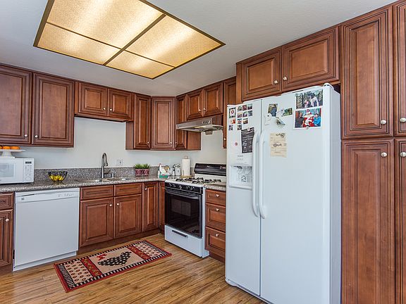 5th image of 264 Green Moor Pl
