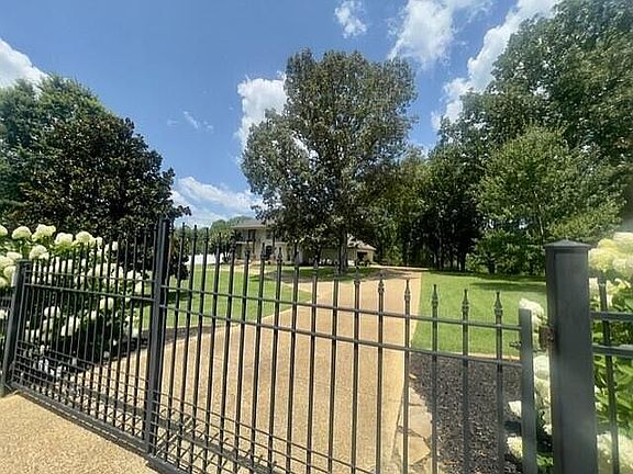 3rd image of 121 Christy Way