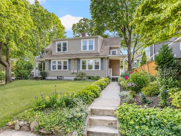 249 8th St #2, Providence, RI 02906