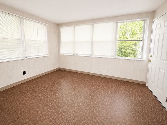 2nd image of 1360 Teall Ave #2