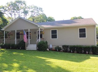 30 10th St, Wading River, NY 11792