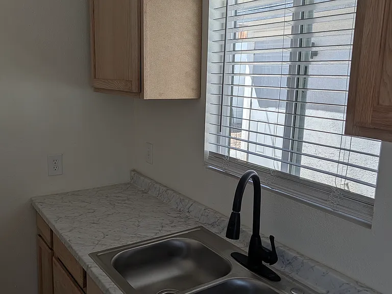 305 N 15th St #D — Photo 8