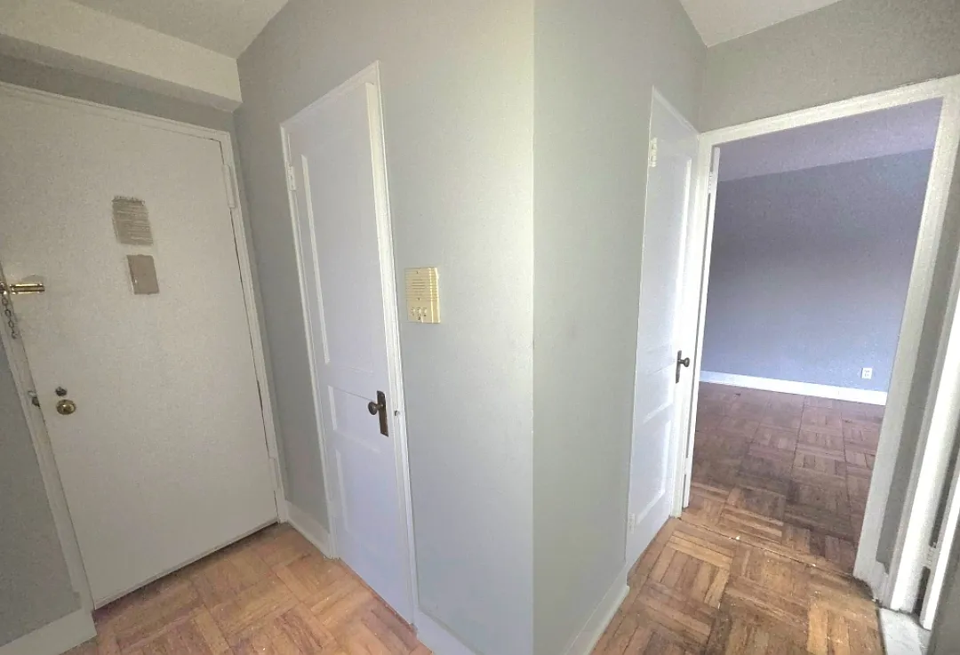 1 bed, 821 sqft, $2,327 — Photo 2