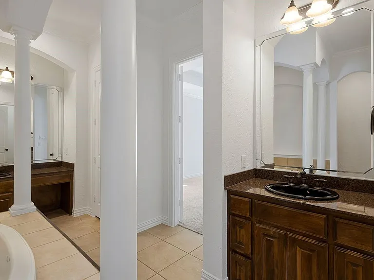 7905 Kickapoo Dr — Photo 22