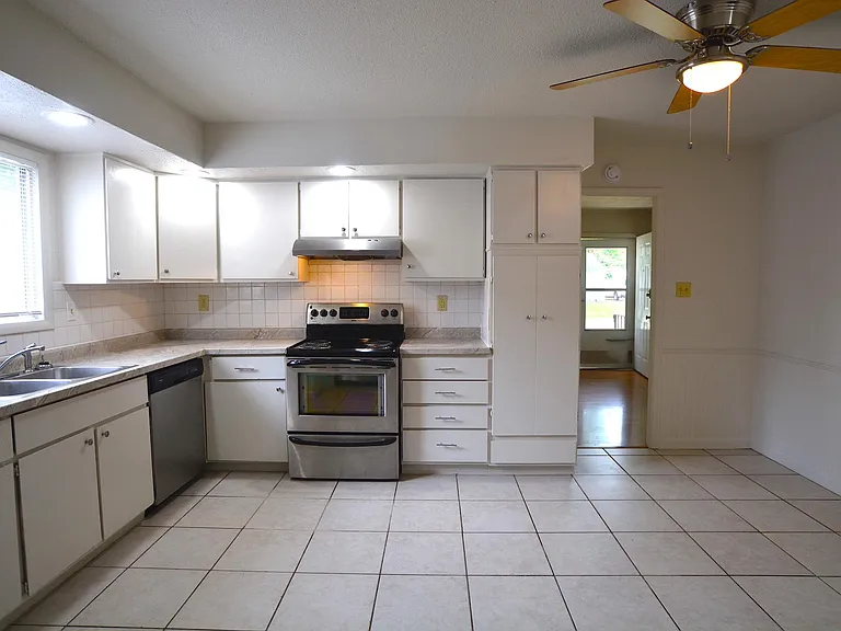 1404 Glendale Dr — Photo 11