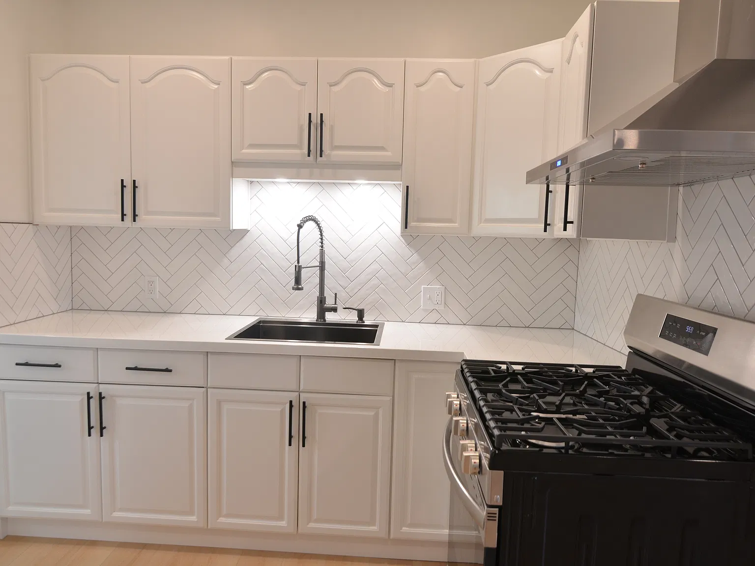 1 bed, 1000 sqft, $2,200 — Photo 1