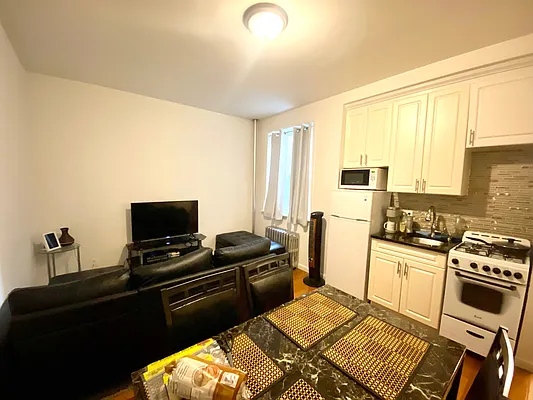 Rented by Douglas Elliman | media 15