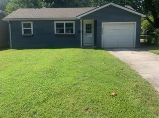 703 S Peach Tree Ave, Springfield, MO 65802