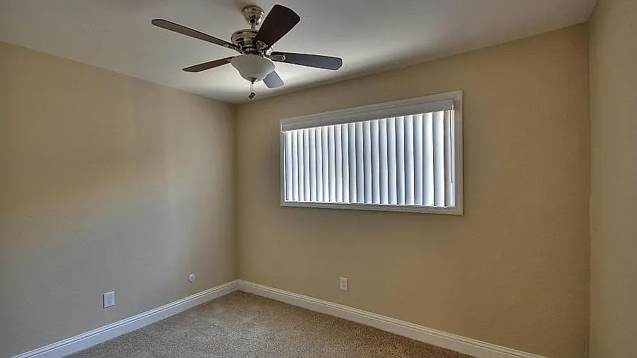 Lincoln Plaza Apartments — Photo 2