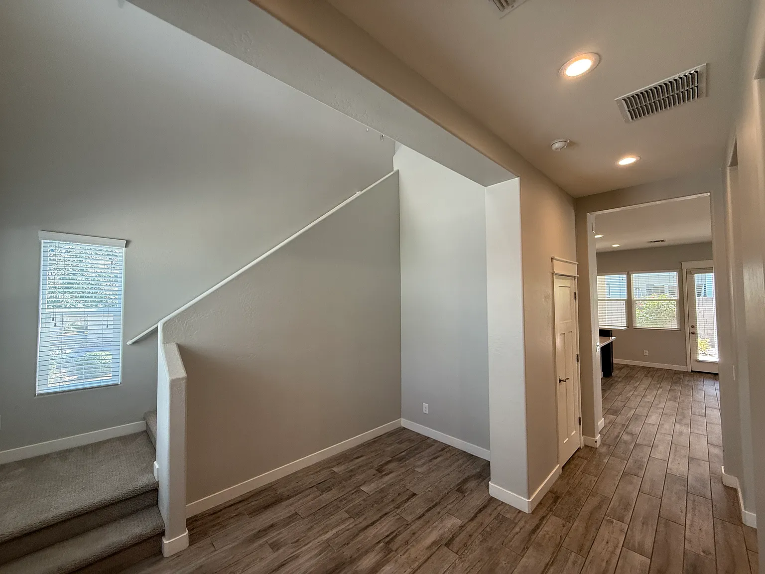 2 bed, 2106 sqft, $2,050 — Photo 4
