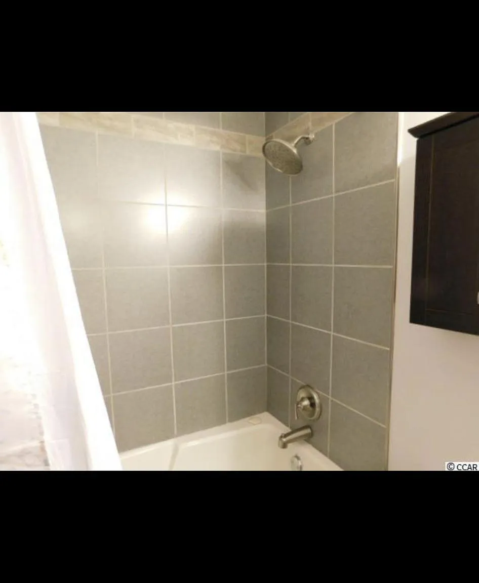 1 bed, 1.5 bath, 650 sqft, $1,100 — Photo 4