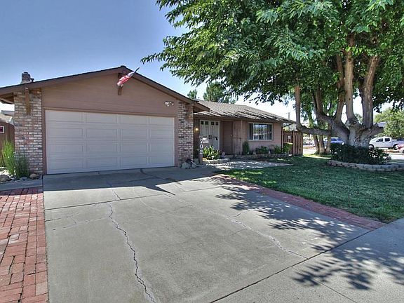 3rd image of 702 River Falls Dr