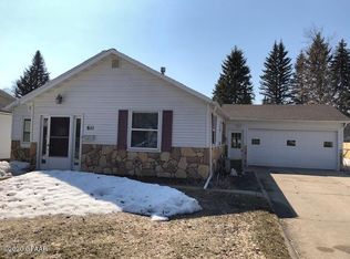 611 15th Ave S, Grand Forks, ND 58201