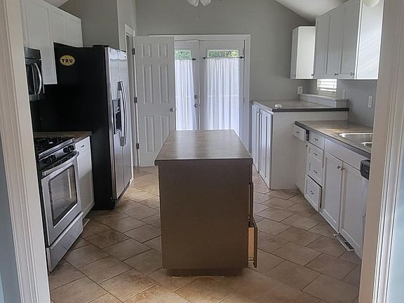 5th image of 404 Green St