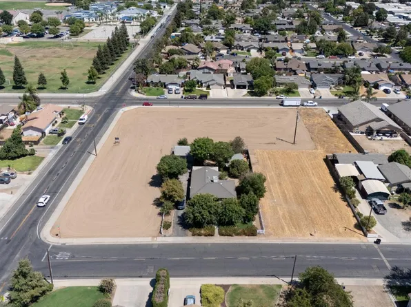 885 N Hayes Ave, Dinuba, CA 93618