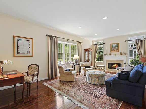 3rd image of 4 Spruce Hill Ct