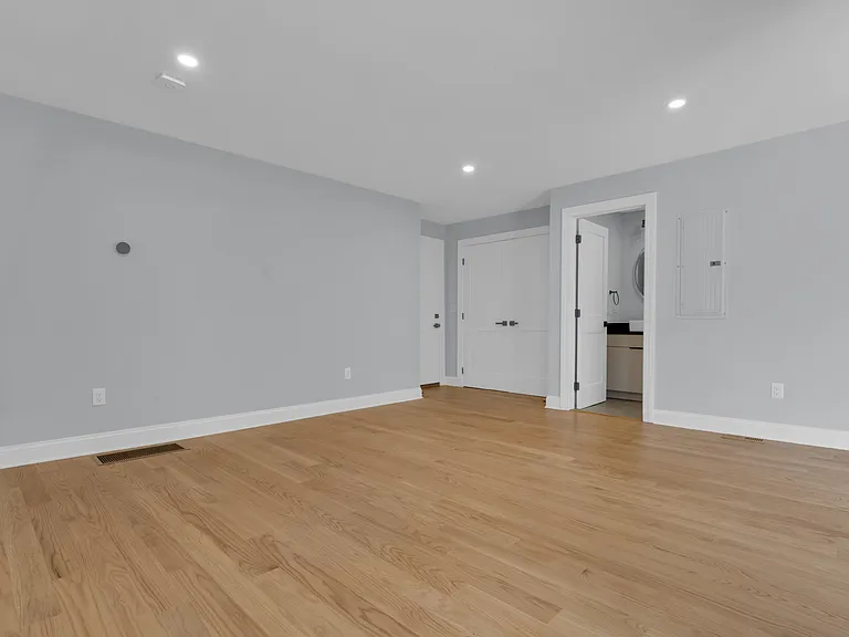 1 Rockingham Ave #1 — Photo 11
