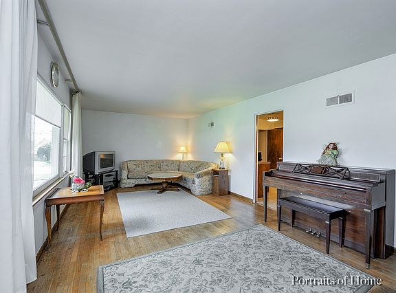 3rd image of 1500 S Villa Ave